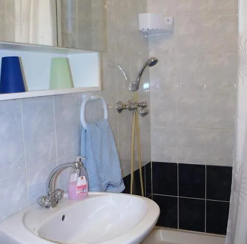 Iva New With Private Bathroom 3*