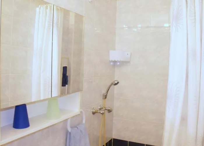 Iva New With Private Bathroom Gasthof