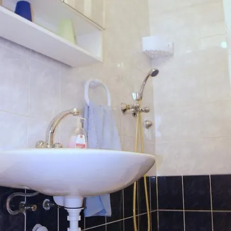 Πανσιόν Iva New With Private Bathroom 4*