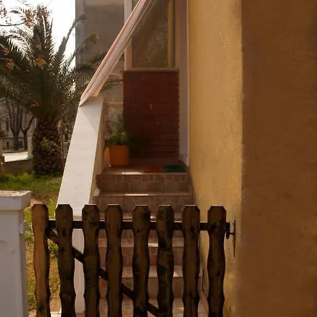 Iva New With Private Bathroom Ζαντάρ